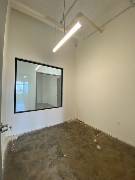 More Photos Of 901 E 31st St, Los Angeles Manufacturing For Lease