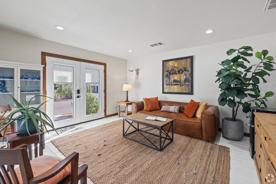 More Photos Of 902 Main St, Blanco Unknown For Lease