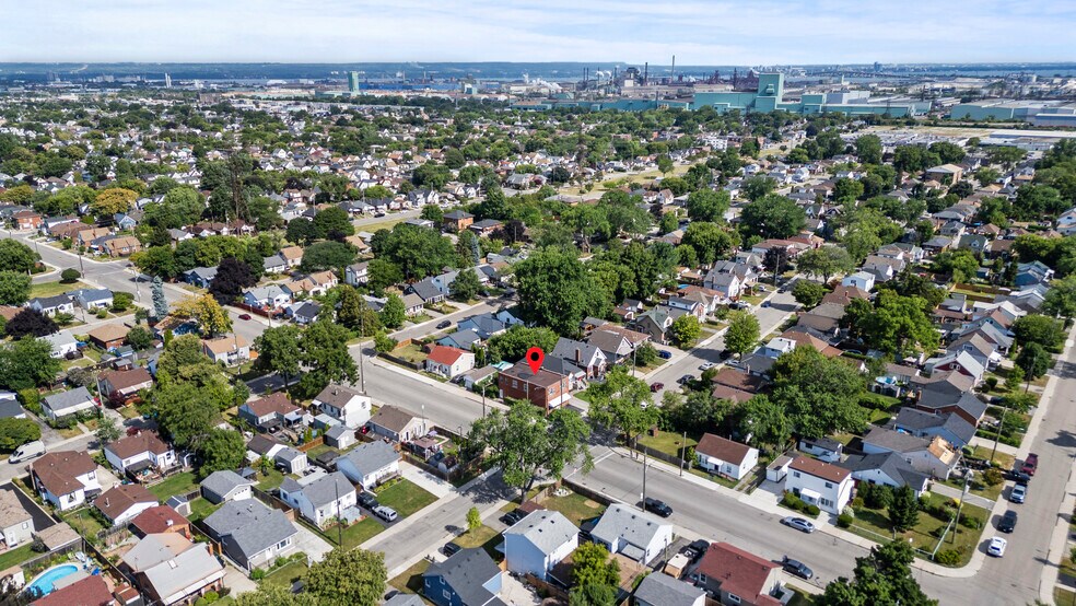 More Photos Of 125 Tolton Ave, Hamilton Department Store For Lease