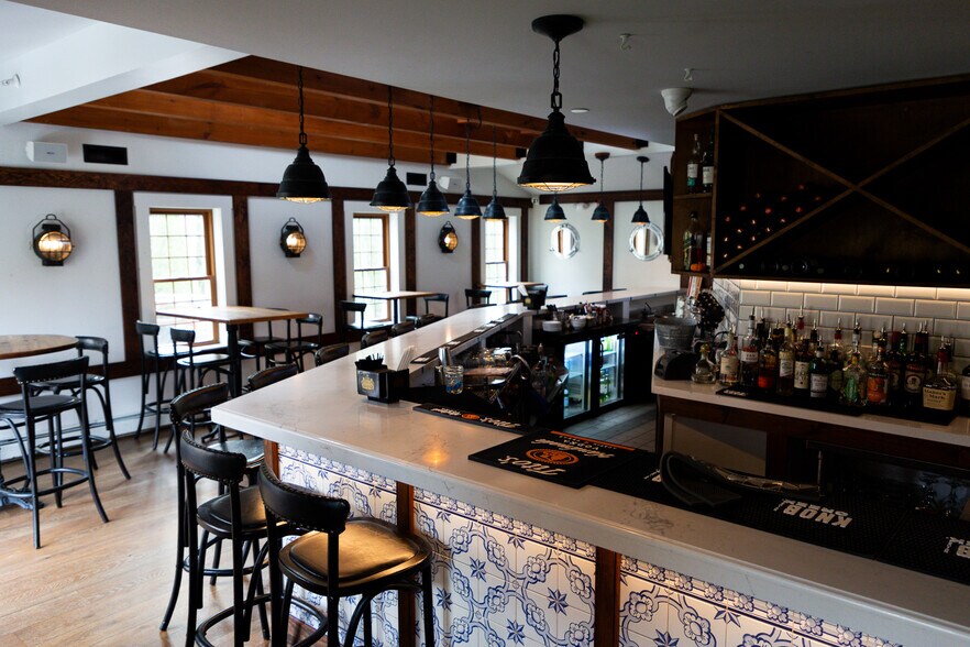 More Photos Of 262 Shore Rd, Ogunquit Restaurant For Sale