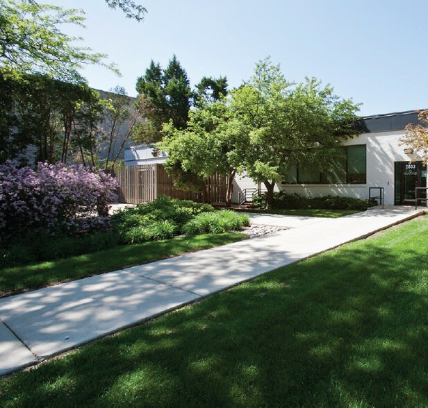 More Photos Of 9933 Woods Dr, Skokie Office For Lease