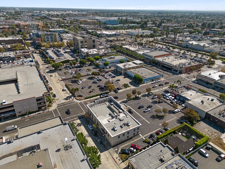 More Photos Of 11101 La Reina Ave, Downey Bank For Lease