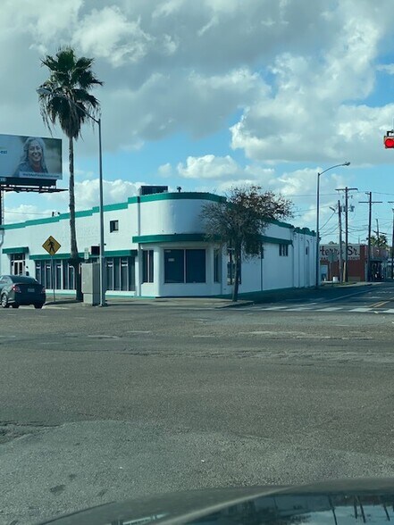 More Photos Of 1701 S Staples St, Corpus Christi Freestanding For Lease