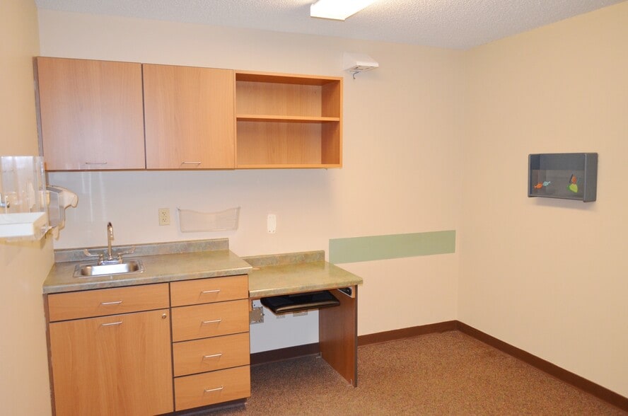 More Photos Of 9 Birch St NE, Remer Medical For Sale