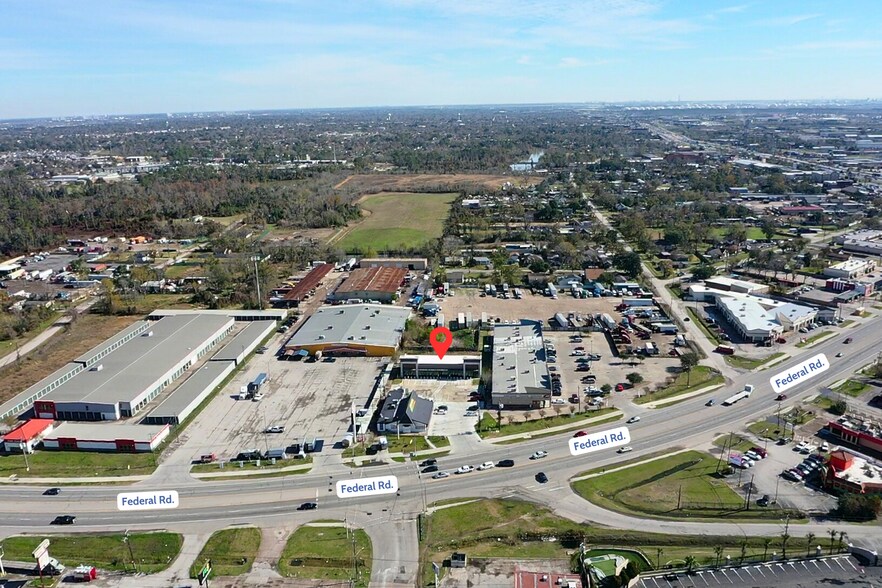 More Photos Of 851 Federal Rd, Houston Storefront For Lease