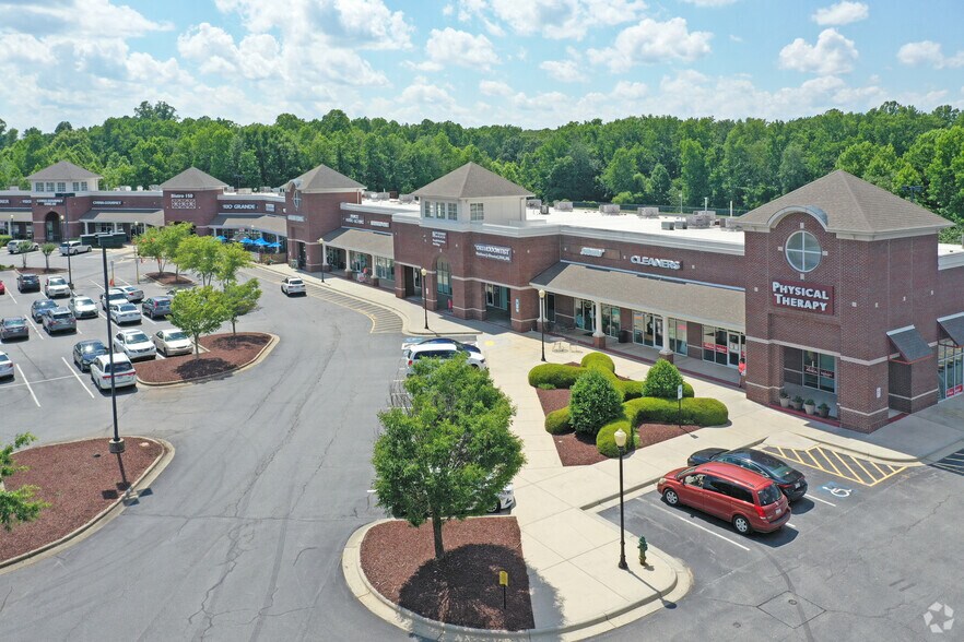 More Photos Of 2205 Oak Ridge Rd, Oak Ridge Storefront For Lease