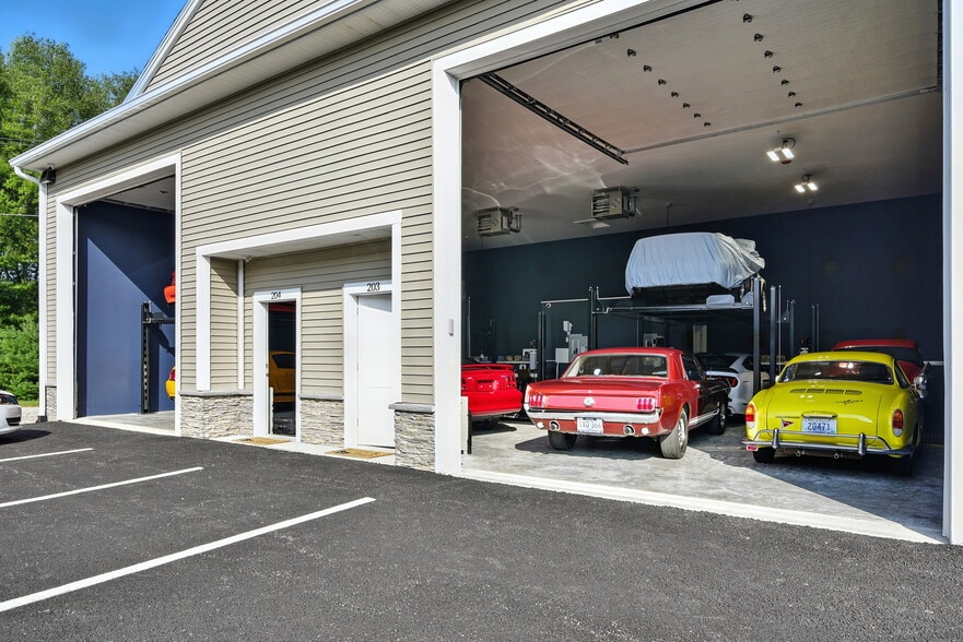 More Photos Of 597 South County Trl, Exeter Flex For Sale