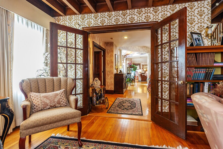 More Photos Of 90 Putnam Pike, Johnston Flex For Sale