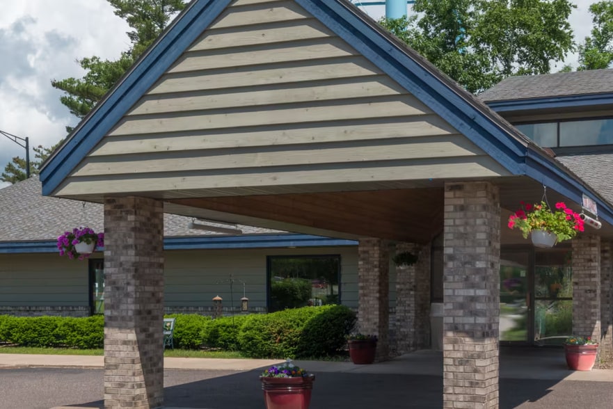 More Photos Of 700 Highway 51, Minocqua Hotel For Sale