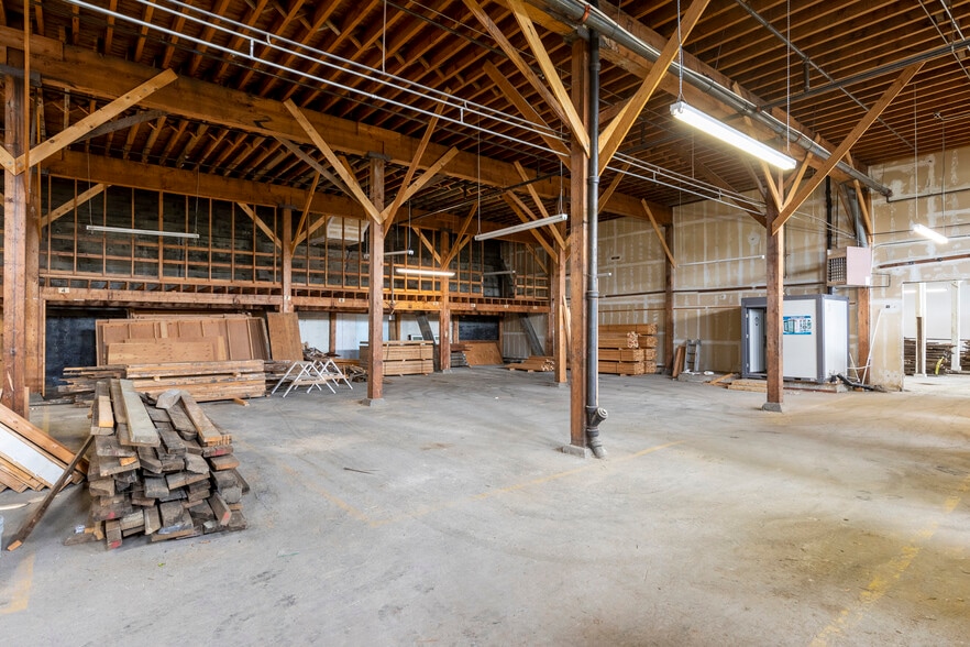 More Photos Of 5422 Shilshole Ave NW, Seattle Distribution For Lease
