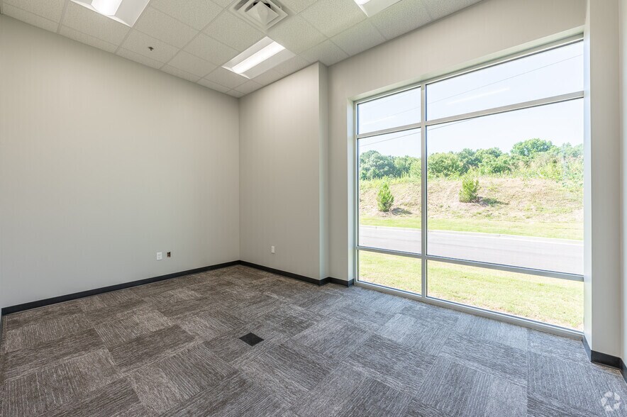More Photos Of Jessie Cronic Rd & I-85, Braselton Unknown For Lease