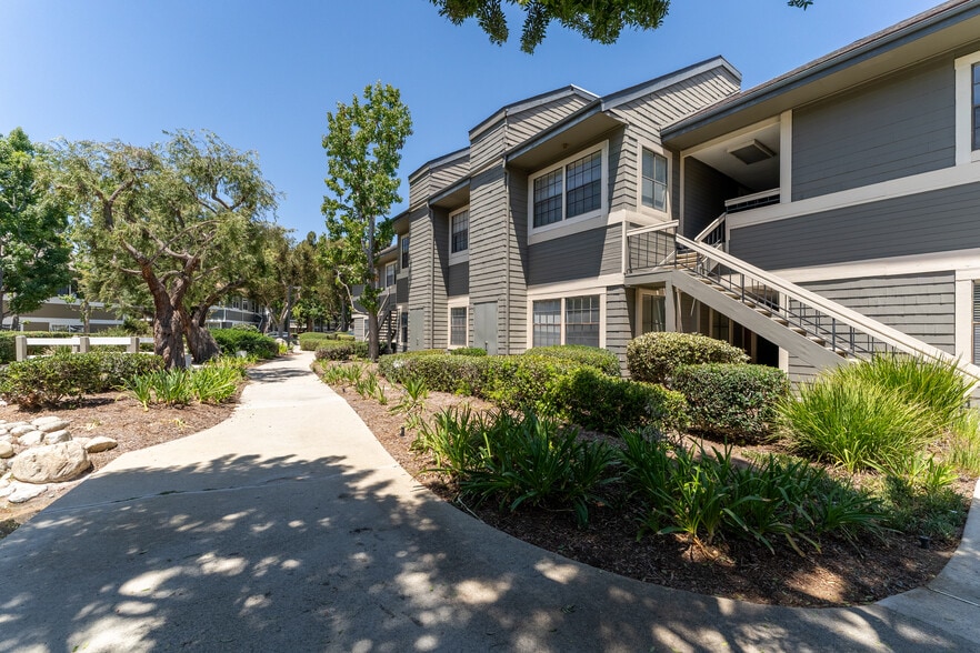 More Photos Of 2900 Bristol St, Costa Mesa Office For Sale
