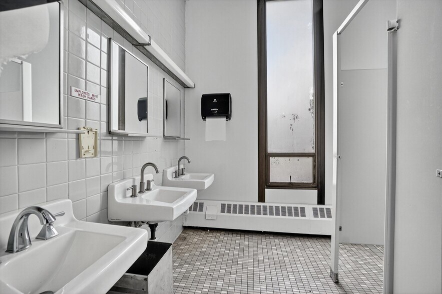 More Photos Of 74 Brookside Ave, Chester General Retail For Lease