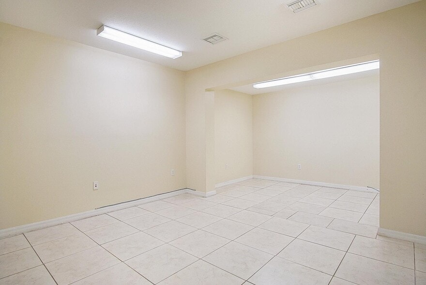 More Photos Of 706 N 7th St, Fort Pierce Office For Sale