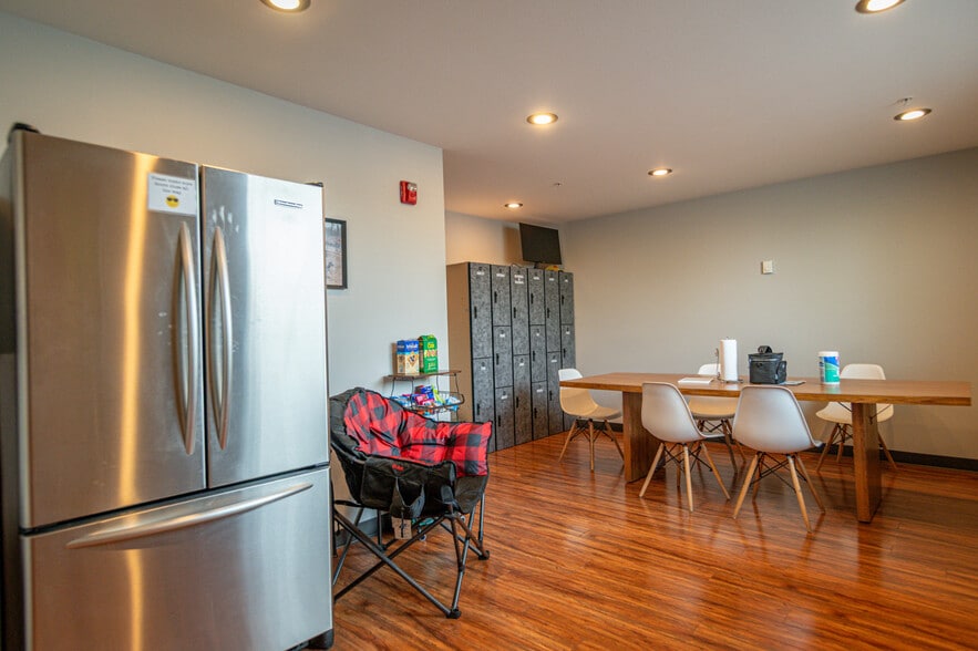 More Photos Of 62958 NE Layton Ave, Bend Light Manufacturing For Sale