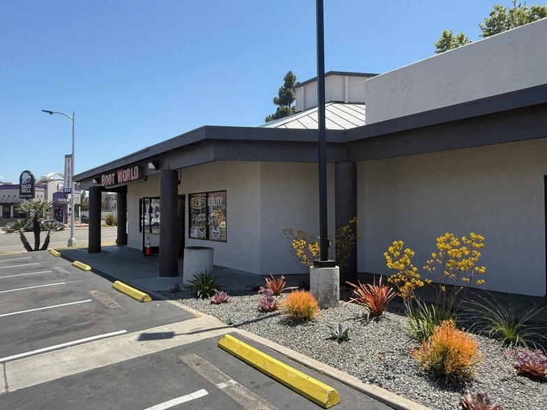 More Photos Of 3175-3185 Midway Dr, San Diego Storefront For Lease