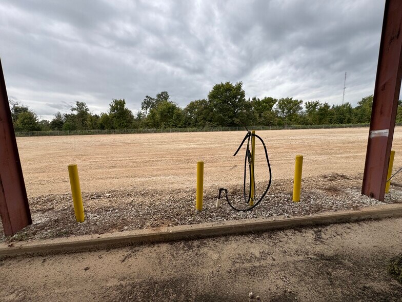 More Photos Of 9182 S US Highway 79, Palestine Service For Sale