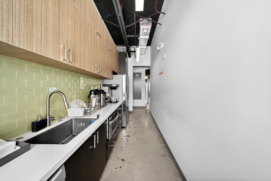 More Photos Of 7630 Biscayne Blvd, Miami Office For Lease