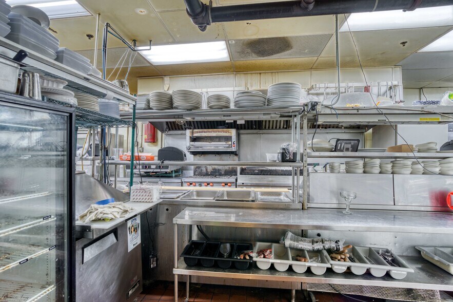 More Photos Of 3817 Pacific Ave, Wildwood Restaurant For Sale