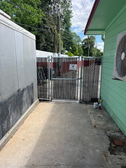 More Photos Of 5535 Calder Ave, Beaumont Restaurant For Lease