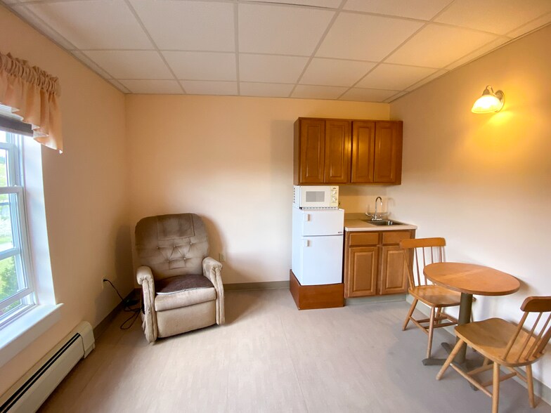 More Photos Of 166 Whiskeag Rd, Bath Specialty For Sale