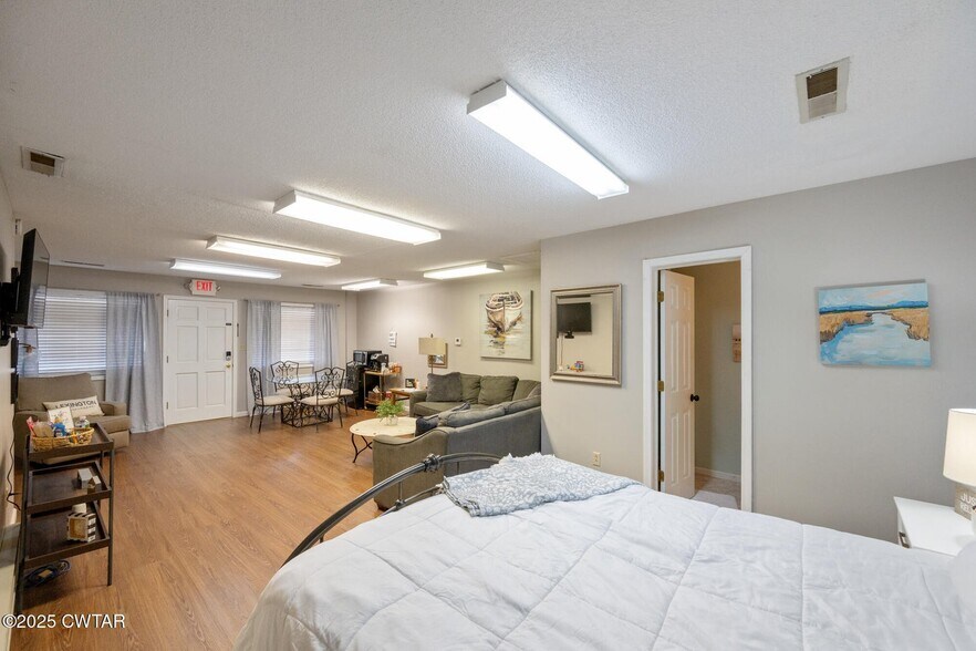 More Photos Of 777 W Church St, Lexington General Retail For Sale