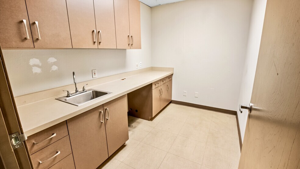 More Photos Of 5500 Atherton St, Long Beach Medical For Lease