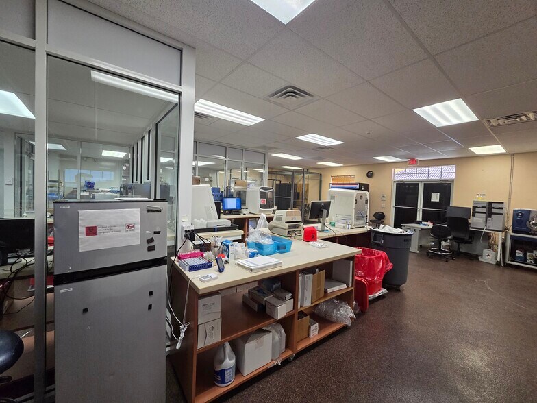 More Photos Of 1070-1072 E Brandon Blvd, Brandon Medical For Lease