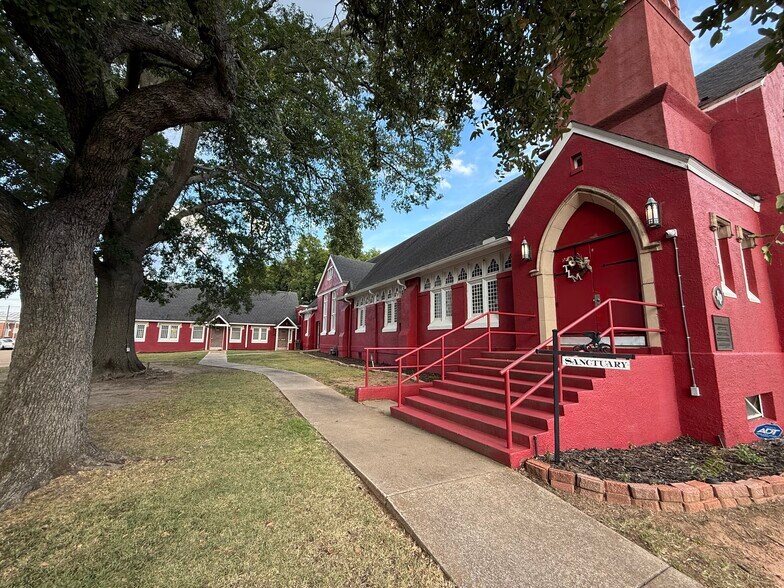 Primary Photo Of 310 N Fulton St, Marshall Recycling Center For Sale