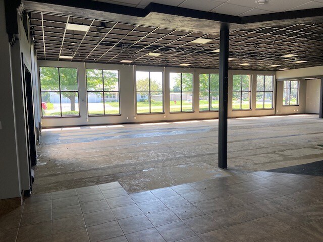 More Photos Of 2021 N Casaloma Dr, Appleton Office For Lease