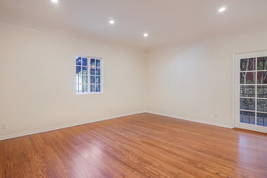 More Photos Of 1074 S Genesee Ave, Los Angeles Apartments For Sale