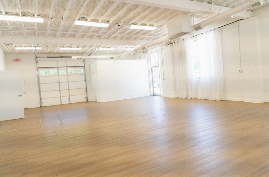 More Photos Of 1401 E Cesar Chavez St, Austin Auto Repair For Lease