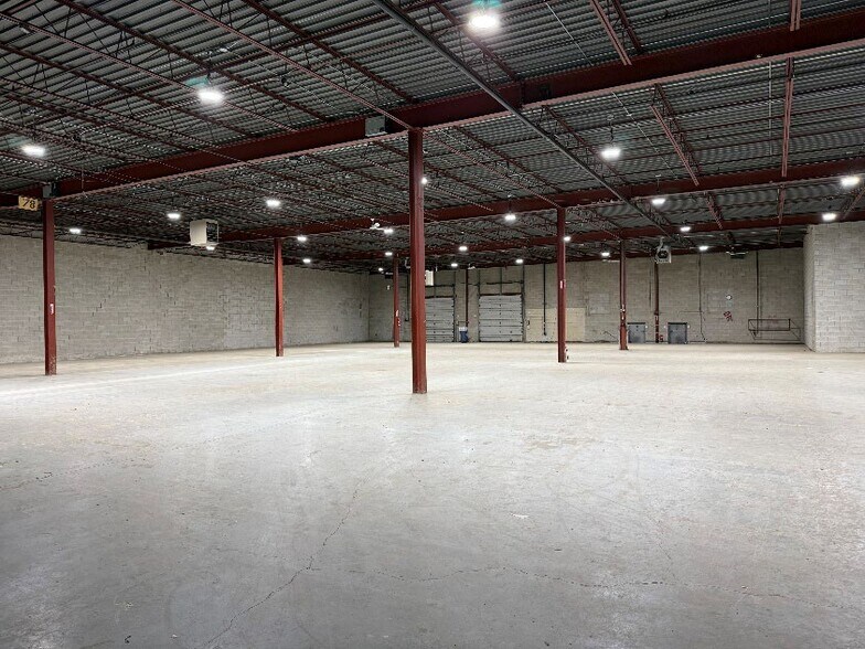 More Photos Of 72-80 Rolark Dr, Toronto Showroom For Lease