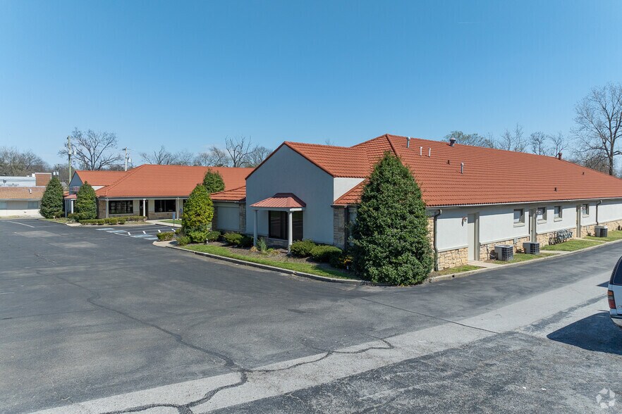 Primary Photo Of 2134 Nicholasville Rd, Lexington Medical For Sale