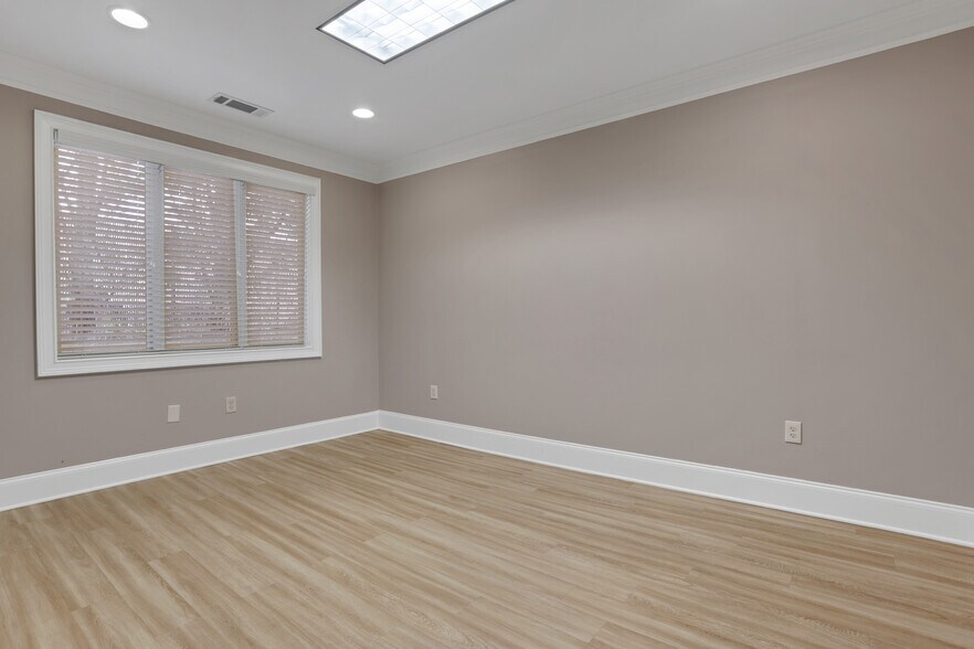 More Photos Of 4720 Peachtree Industrial Blvd, Berkeley Lake Office For Lease