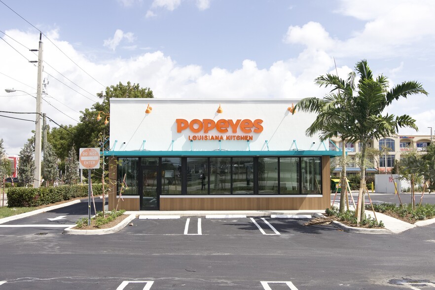 Primary Photo Of 9490 W Okeechobee Rd, Hialeah Gardens Fast Food For Sale