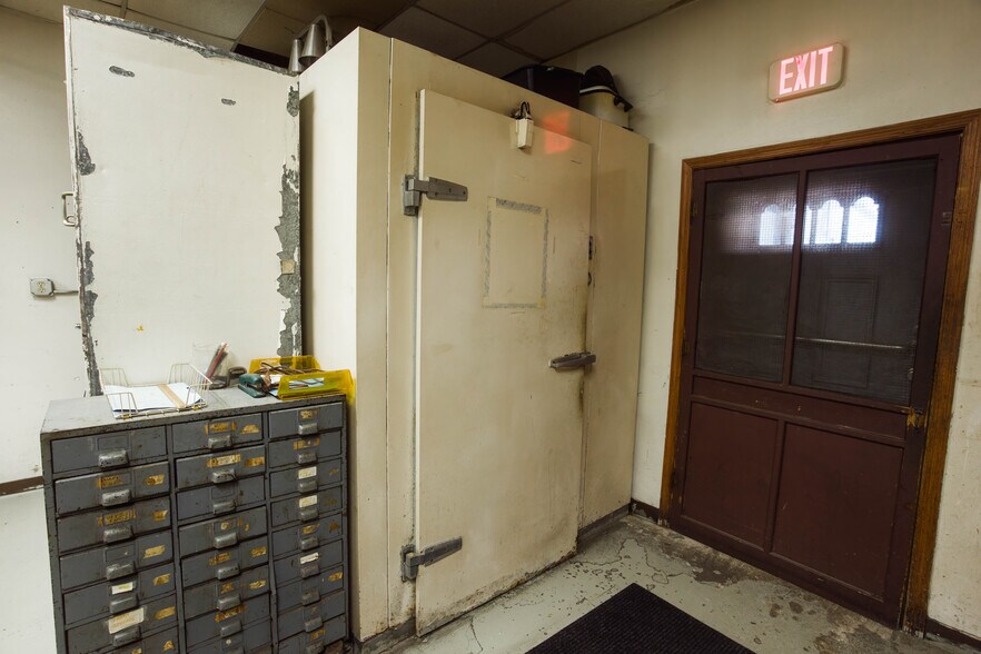 More Photos Of 720 N Wisconsin Ave, Elkhorn Restaurant For Sale