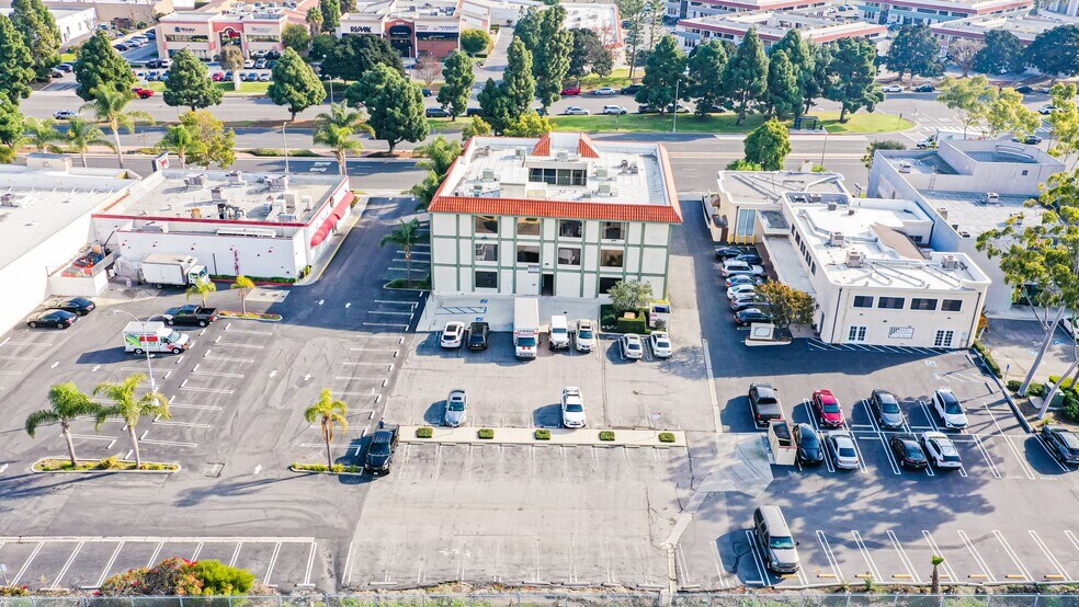 More Photos Of 23717 Hawthorne Blvd, Torrance Office For Lease