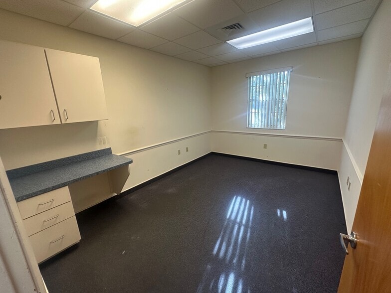 More Photos Of 4611 NW 53rd Ave, Gainesville Medical For Sale