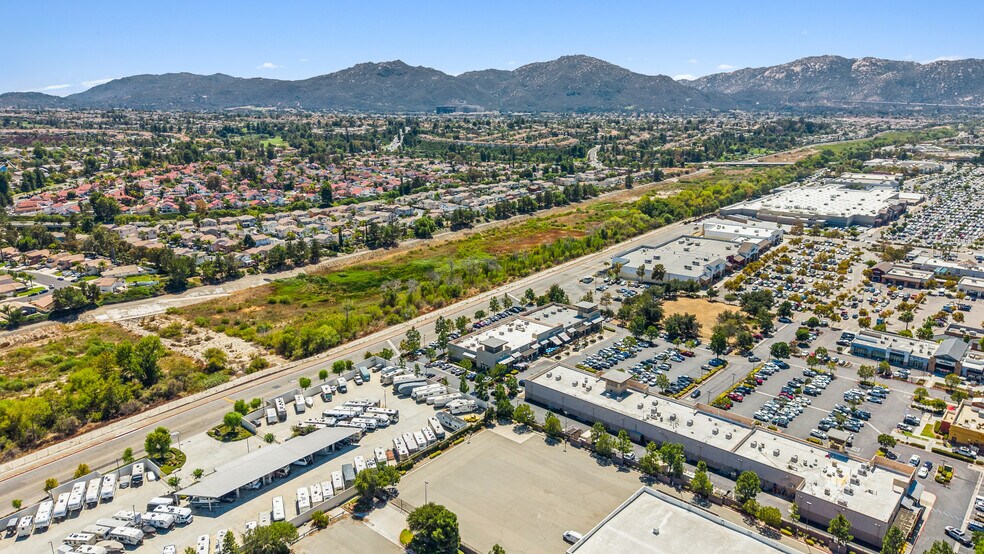 More Photos Of 32475 Temecula Pky, Temecula Freestanding For Sale