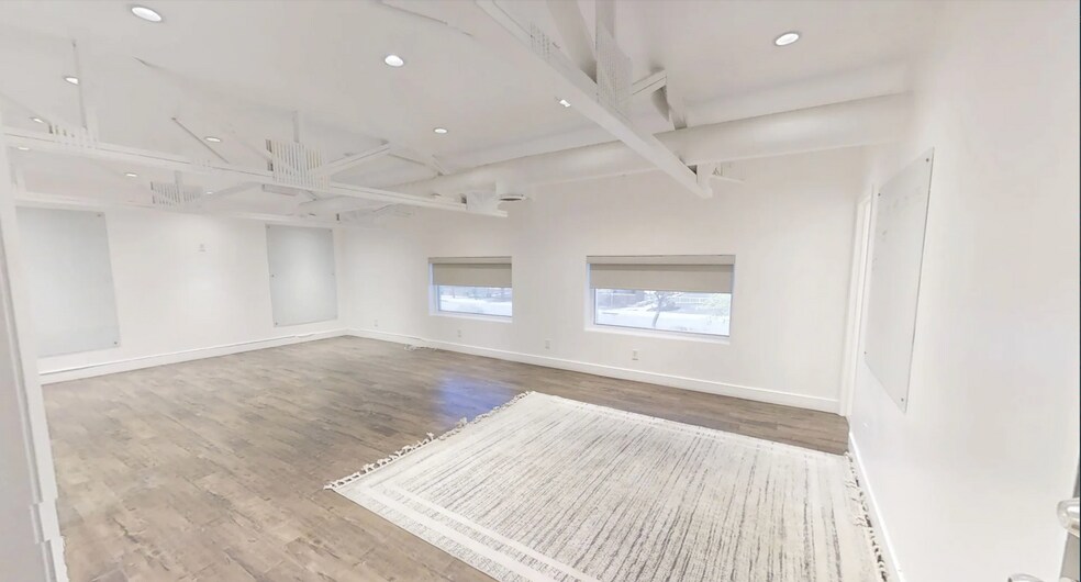 More Photos Of 1745 W Deer Valley Rd, Phoenix Light Distribution For Sale