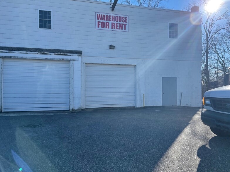 More Photos Of 426 E Main St, Patchogue Warehouse For Lease