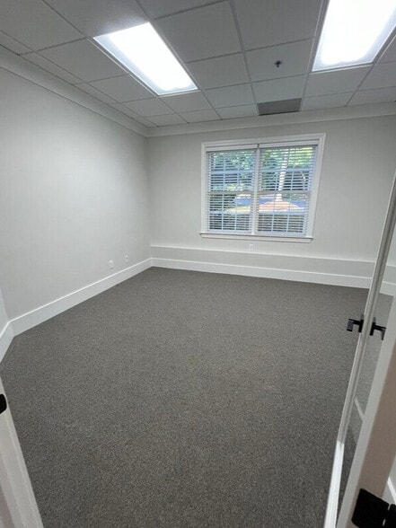 More Photos Of 295 W Crossville Rd, Roswell Office For Lease
