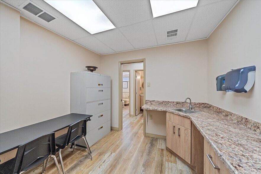 More Photos Of 1872 Tamiami Trl S, Venice Office For Sale