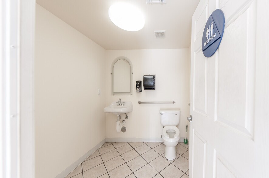 More Photos Of 5010 W Washington Blvd, Los Angeles Land For Lease