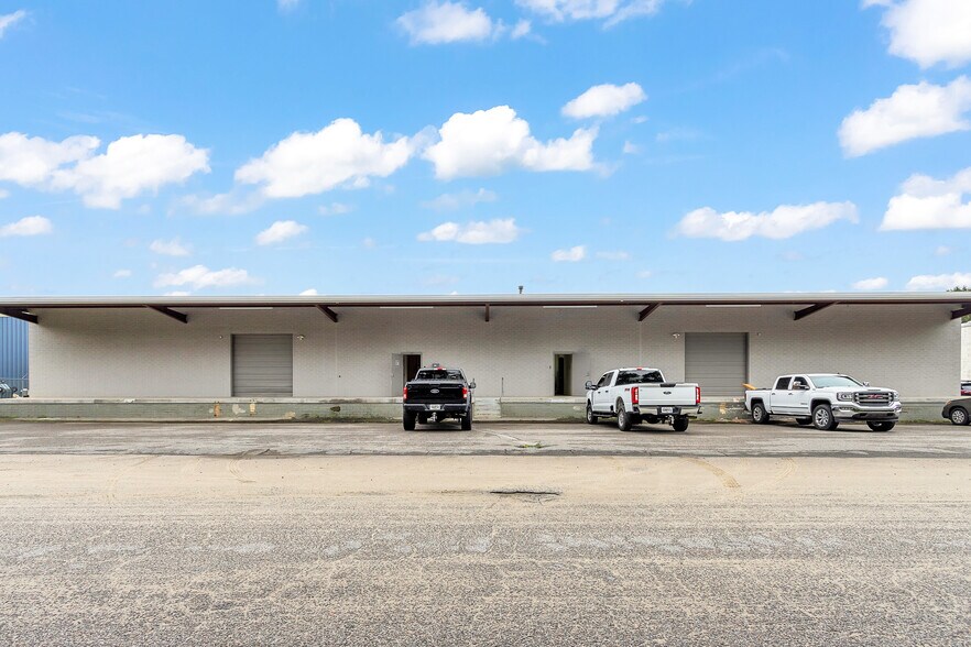 More Photos Of 1827 Killingsworth Rd, Augusta Warehouse For Lease