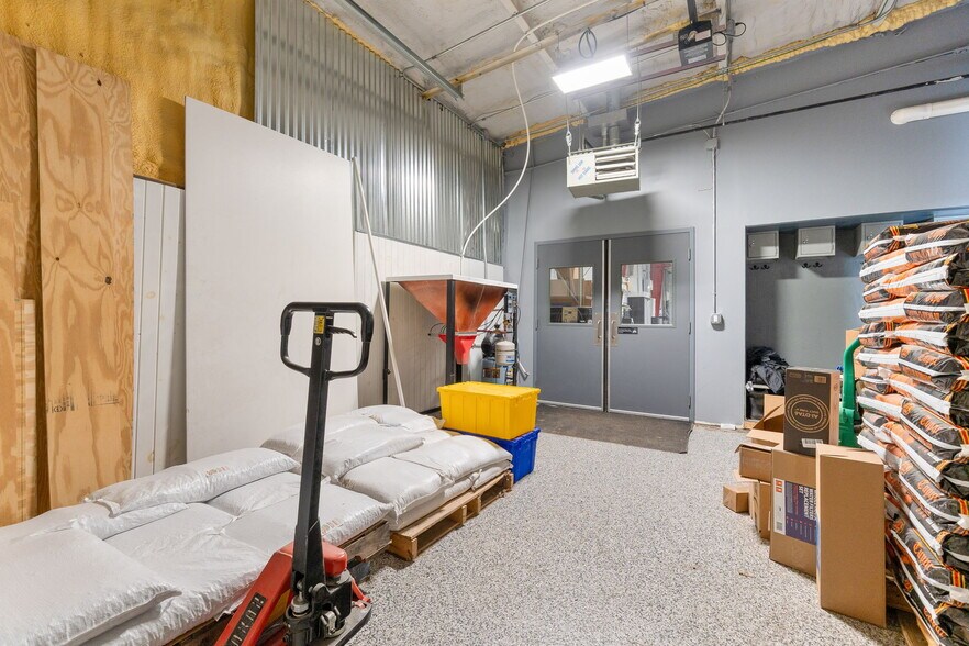 More Photos Of 876 N 20th St, Columbus Warehouse For Lease