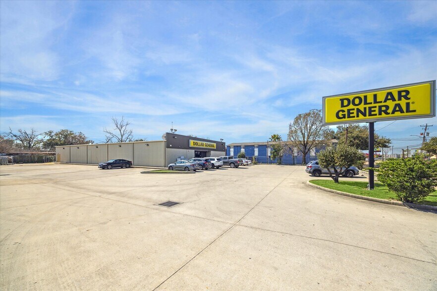 More Photos Of 136 E Crosstimbers St, Houston Freestanding For Lease