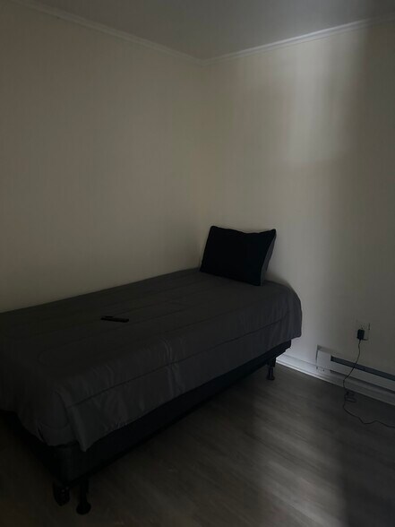 More Photos Of 55 Halsey St, Newark Storefront Retail Residential For Sale