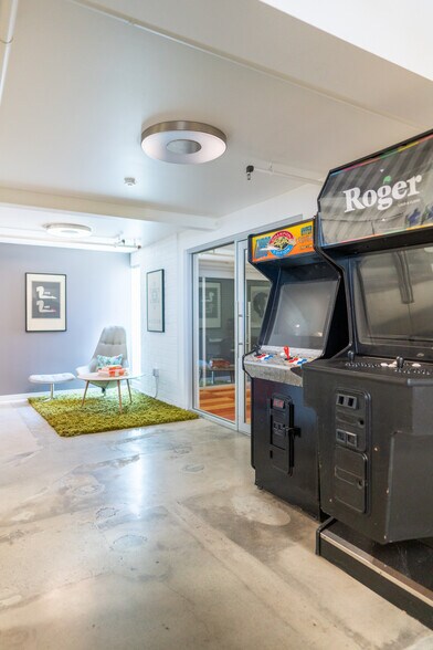 More Photos Of 1109 N Virgil Ave, Los Angeles Office For Sale